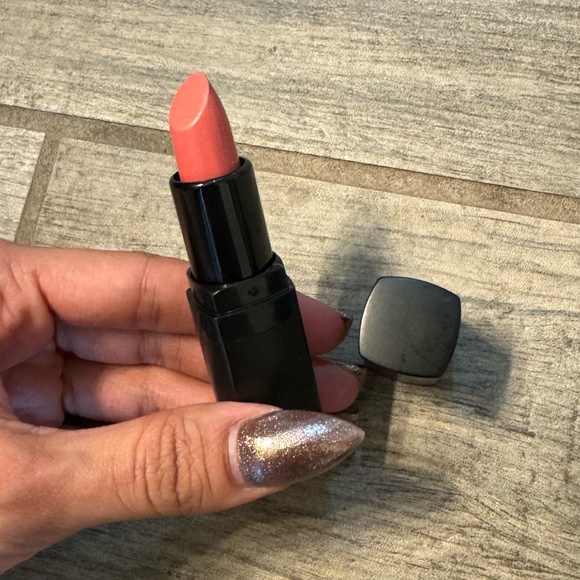 e.l.f.  "Pink Minx" lipstick - Picture 1 of 5